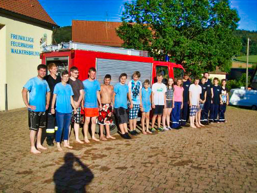 Gruppenfoto der Teilnehmer bei der 2. Schnitzeljagd der Jugendfeuerwehr Walkersbrunn